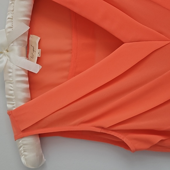 Sleeveless vneck front opening tank top - Picture 3 of 10